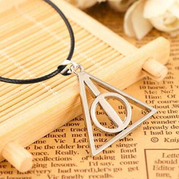 Harry Potter Deathly Hallows Triangular Necklace - Picture 1 of 6